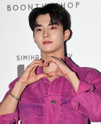 [TEN포토] 더보이즈 큐 '여심 탈취범의 하트'