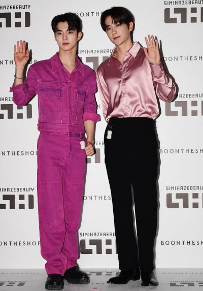 [TEN포토] 더보이즈 큐-현재 '잘생긴애 옆에 또 잘생긴애'