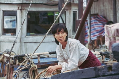 '밀수' 염정아, 내가 해녀들의 리더다…류승완 "엄진숙 役 떠오른 유일한 배우"