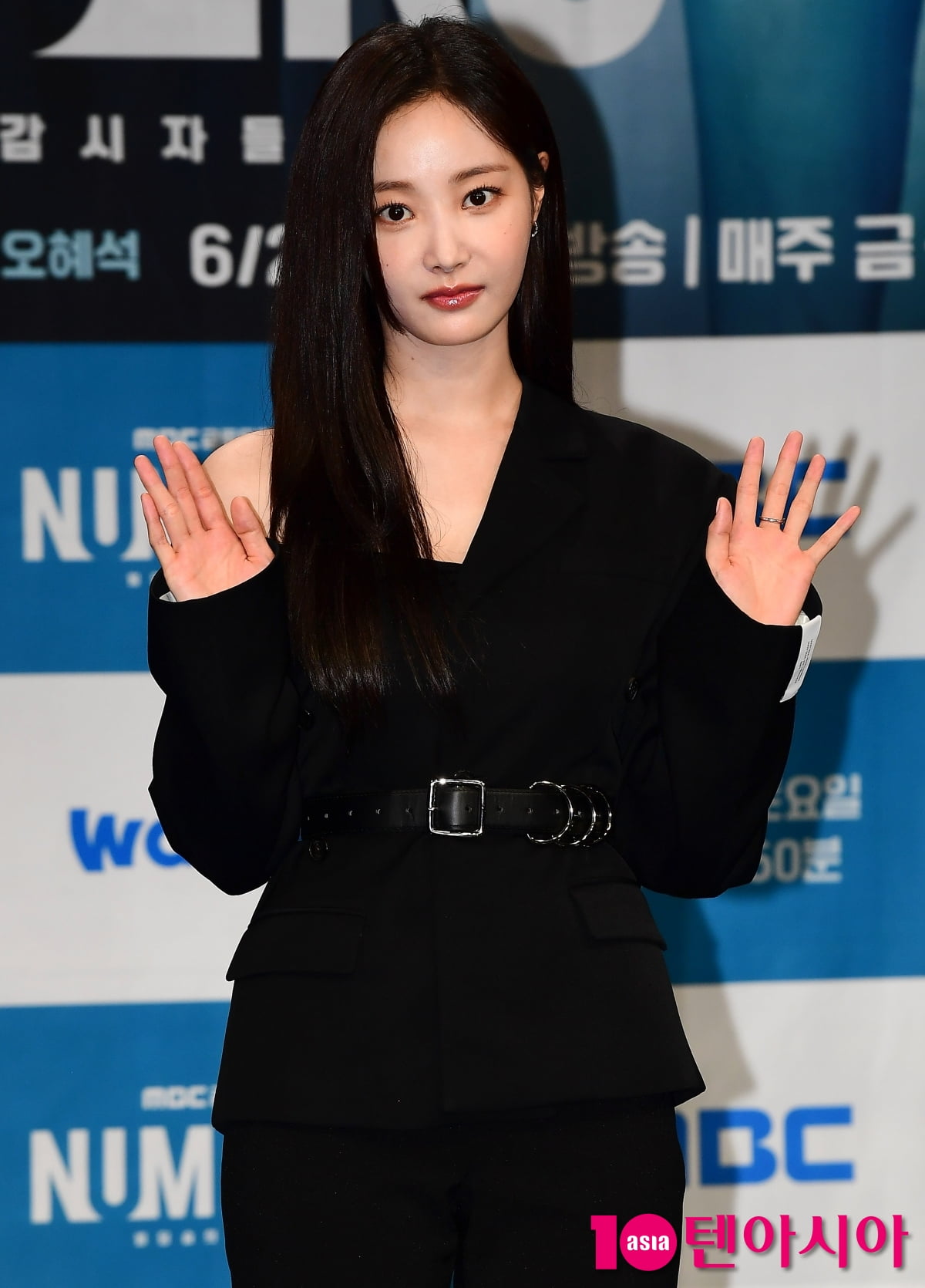 [TEN포토] 연우 '손 흔드는 인형'