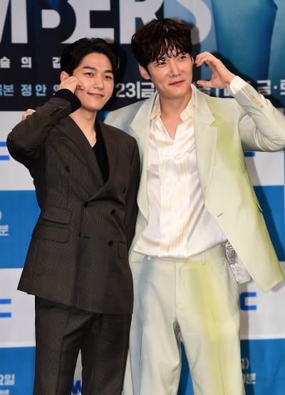 [TEN포토] 김명수-최진혁 '믿고 보는 브로맨스'