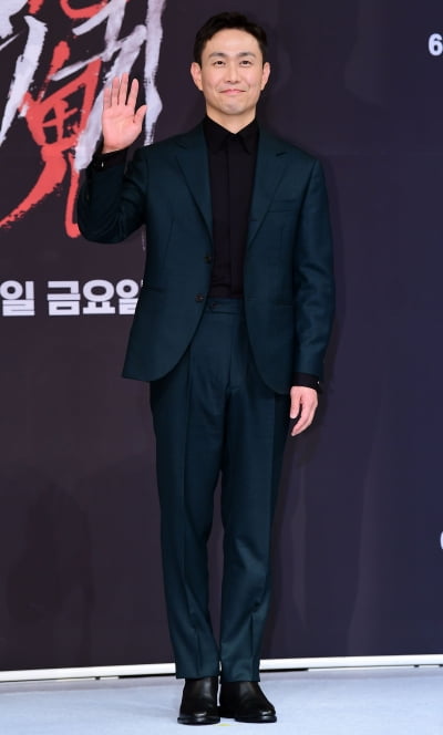 [TEN포토] 오정세 '그린 수트핏'