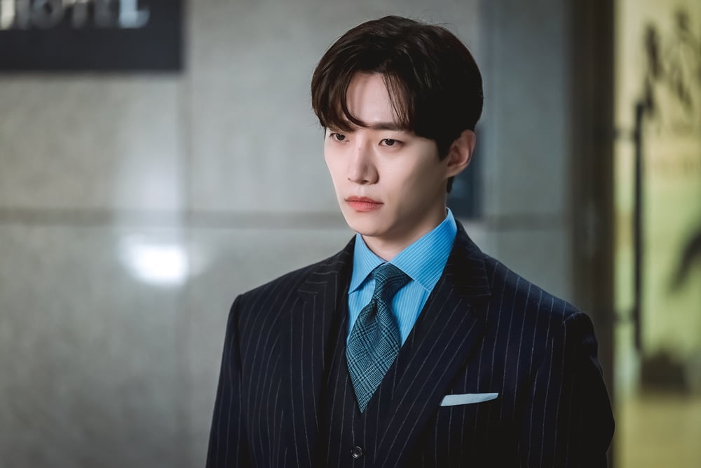 임윤아, ♥이준호 보는데 다른 男과 포옹('킹더랜드')