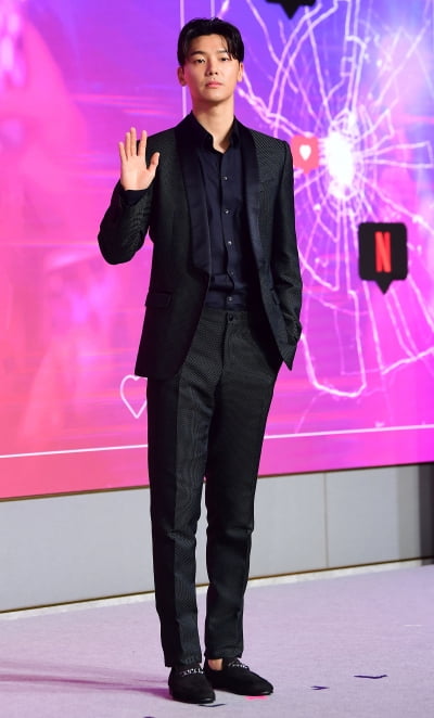 [TEN포토] 강민혁 '완벽한 수트핏'