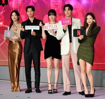 [TEN포토] 이청아-강민혁-박규영-이동건-전효성 '기대되는 조합'
