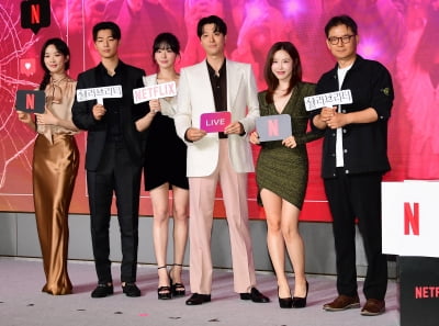 [TEN포토] 이청아-강민혁-박규영-이동건-전효성-김철규 감독 '셀러브리트 주역들'