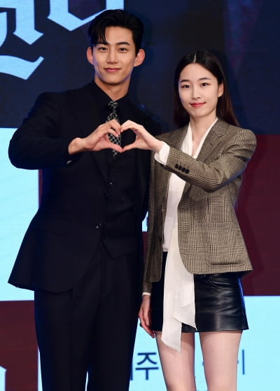 [TEN포토] 옥택연-원지안 '비주얼 커플'
