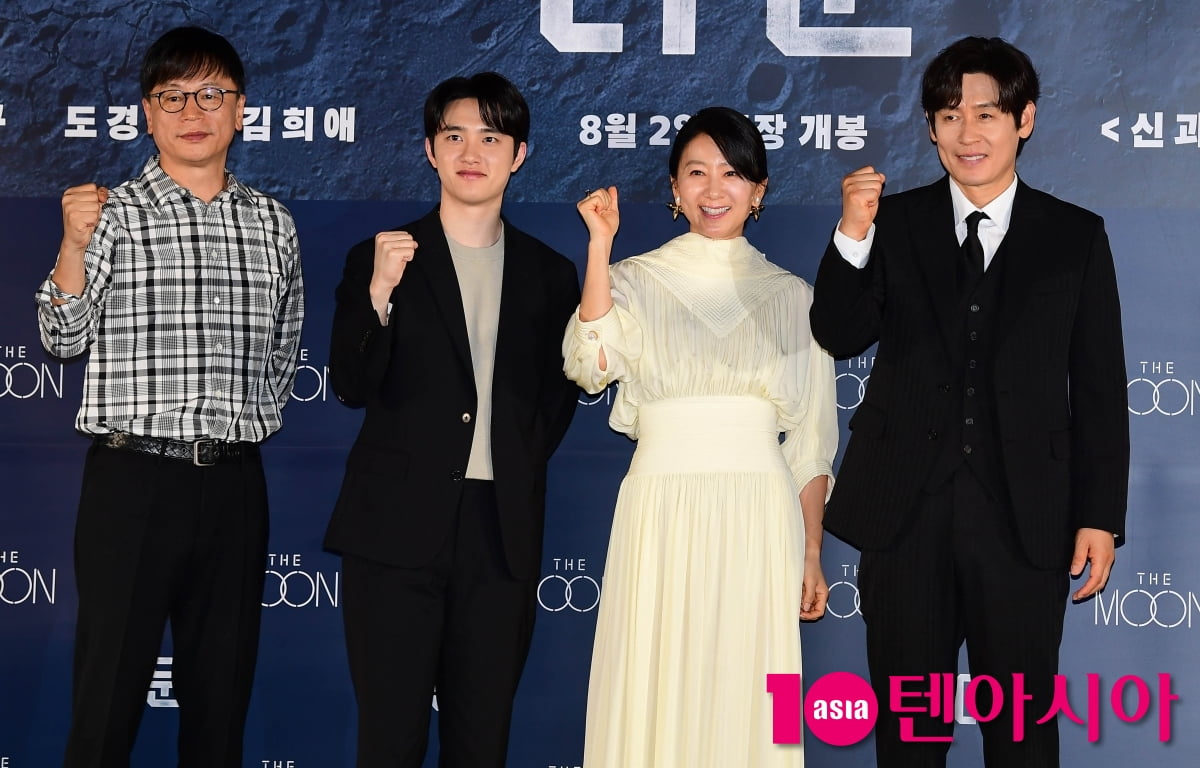 설경구·도경수 '더 문'의 자신감, '그래비티' 뛰어넘는 SF비주얼→'신과 함께' 김용화 감독 [종합]