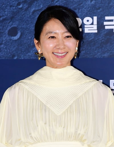 [TEN포토] 김희애 '20대는 못따라할 독보적 우아함'