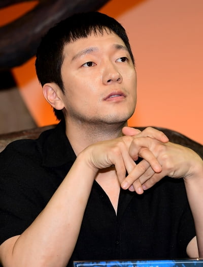 [TEN포토] 손석구 '어느쪽으로 봐도 멋짐'