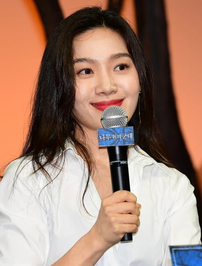 [TEN포토] 최희서 "9년만에 손석구과 함께 연극...감사한 마음으로 공연중"