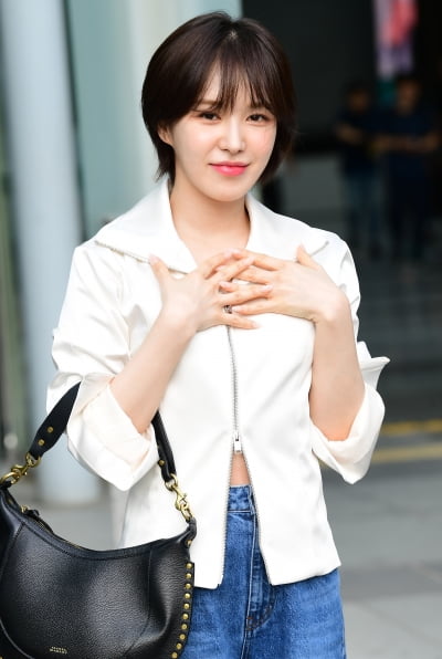 [TEN포토] 레드벨벳 웬디 '햇빛도 질투하는 미모'