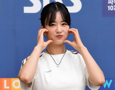 [TEN포토] 에이핑크 보미 '달콤한 양볼하트'