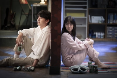 이지훈 "대선배 한승연 눈치 보여, 말 놓기로 했는데 고민 많았다" ('빈틈없는 사이')