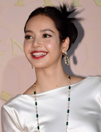 [TEN포토] 블랙핑크 리사 '치아에 하트까지'