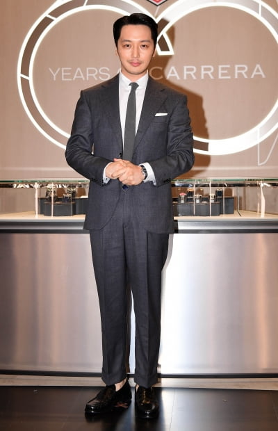 [TEN포토] 변요한 '완벽한 수트핏'