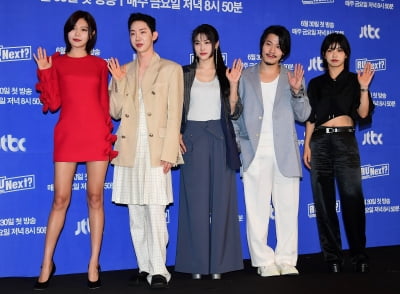 [TEN포토] 최수영-조권-박규리-이현-아이키 '알유넥스트 코치진'