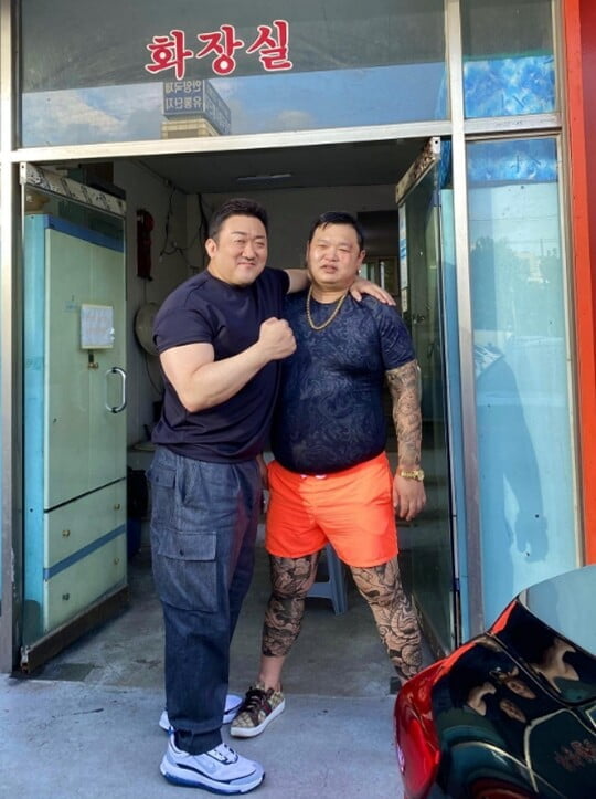 마동석, 고규필에 주먹 미소…다정한 모습 맞죠? "초롱아 500만 넘었대"