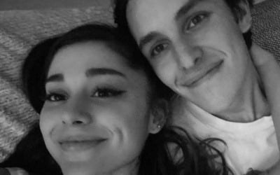 '이혼' 아리아나 그란데, 前남편 완전히 지웠다…반지 빼고 결혼사진 영구삭제 [TEN할리우드]