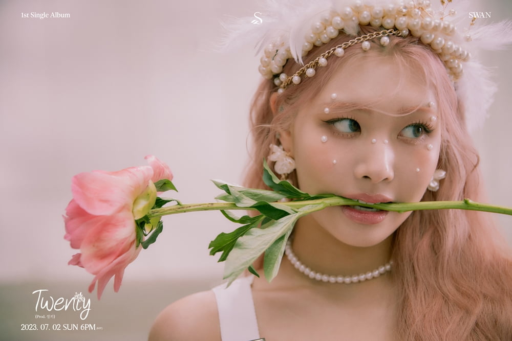 수안, 타이틀곡 'Twenty'로 솔로 데뷔…응원의 메시지 속 '몽환+신비' 보컬 기대