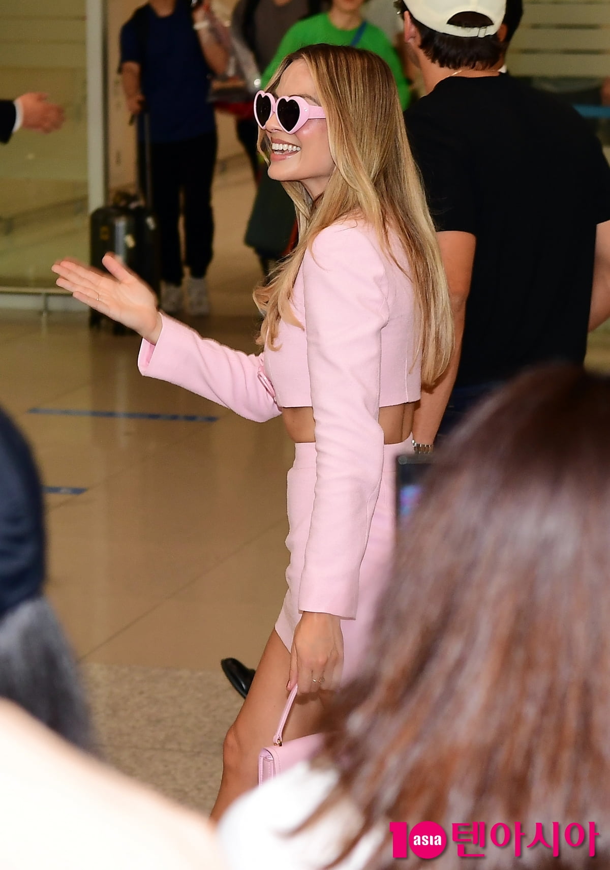 [TEN포토] 마고 로비(Margot Robbie) '공항 즉석 팬미팅'