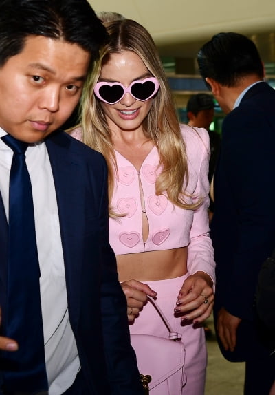 [TEN포토] 마고 로비(Margot Robbie) '특급경호 받으며 입국'