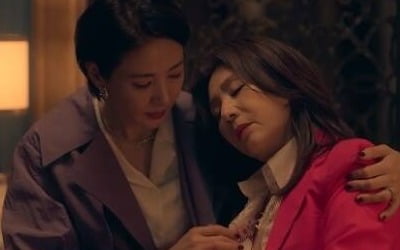 [종합] '시모 동성애' 윤해영, 만취한 최명길 옷 벗기고 동침…은밀한 스킨십 '충격' ('아씨두리안')