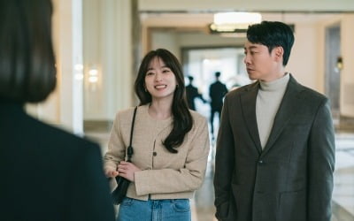 천우희,반지를 잃어버려 속상한 예비 신부? 신랑은 김동욱…설레는 커플 작전('이로운 사기')