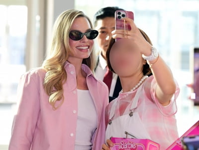 [TEN포토] 마고 로비(Margot Robbie) '특급배우의 화려한 팬서비스'