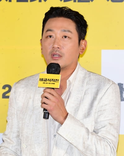 [TEN포토] 하정우 '김성훈 감독 믿고 '비공식작전' 선택'
