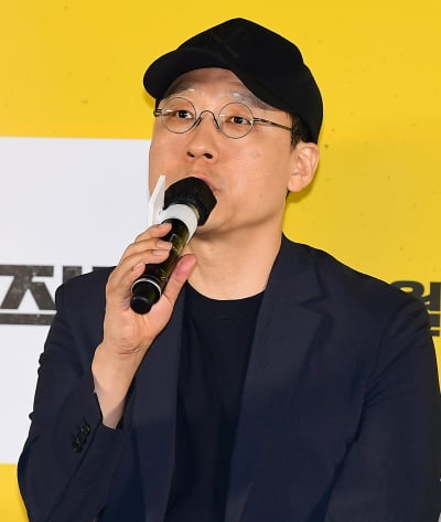 [TEN포토] 김성훈 감독 '비공식작전 연출'