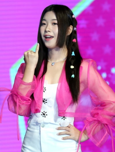 [TEN포토] 성민지 '스윗한 시그니처 포즈'