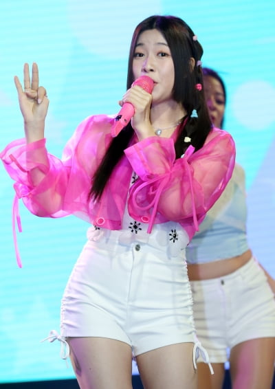 [TEN포토] 성민지 '중독성 강한 리듬'
