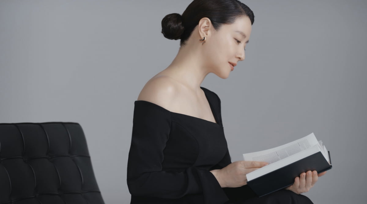 우아한 이영애, 자신감마저 꽉 채웠다