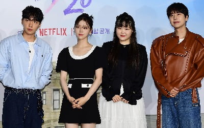 [종합] "자극적 '솔로지옥'과는 달라"…풋풋한 갓 스무살 청춘 연애물 '19/20'