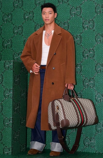 [TEN포토] 황희찬 '계절을 앞서가는 패션'