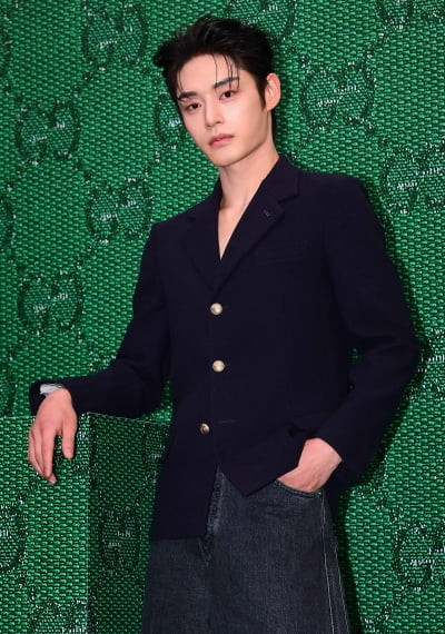 [TEN포토] 제로베이스원 지웅 '숨막히는 아이컨텍'