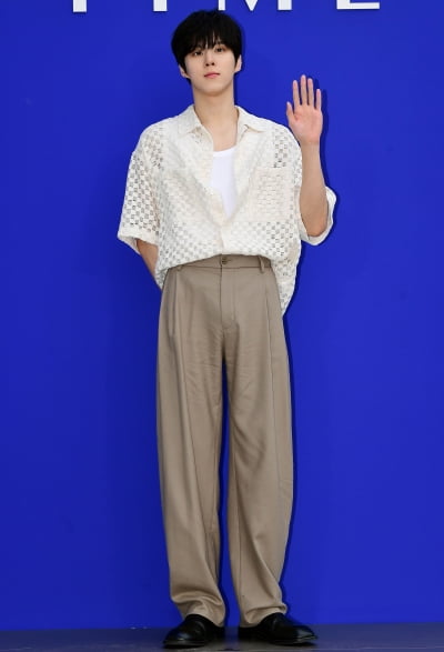 [TEN포토] 김우석 '만찢남의 인사'