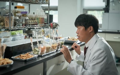 유해진의 첫 코믹로맨스 '달짝지근해:7510', 궁금해지는 변신