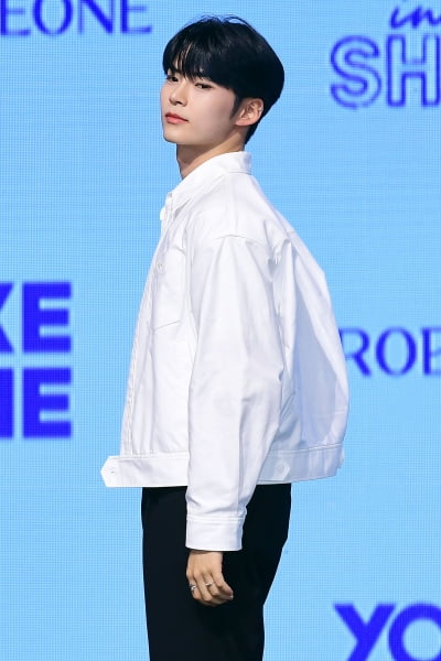 '데뷔' 제로베이스원 리더 성한빈 "9명 꿈이 꽃피는 순간, 감사해"
