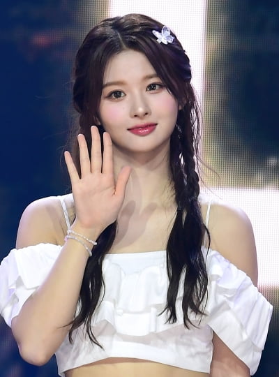 [TEN포토] 엔믹스 설윤 '손 흔드는 인형'
