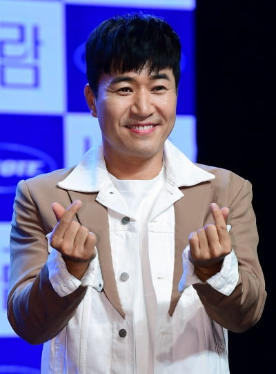 '코요태 컴백' 김종민 "유X브로 보컬레슨 받아…지인들이 숙제 내주기도"