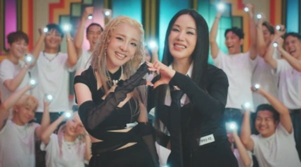 '엄정화·박소현·김숙' 절친 산다라박 MV 깜짝출연한 '언니들'