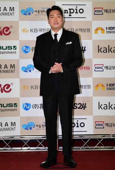 [TEN포토] 조진웅 '포토월은 어색해'