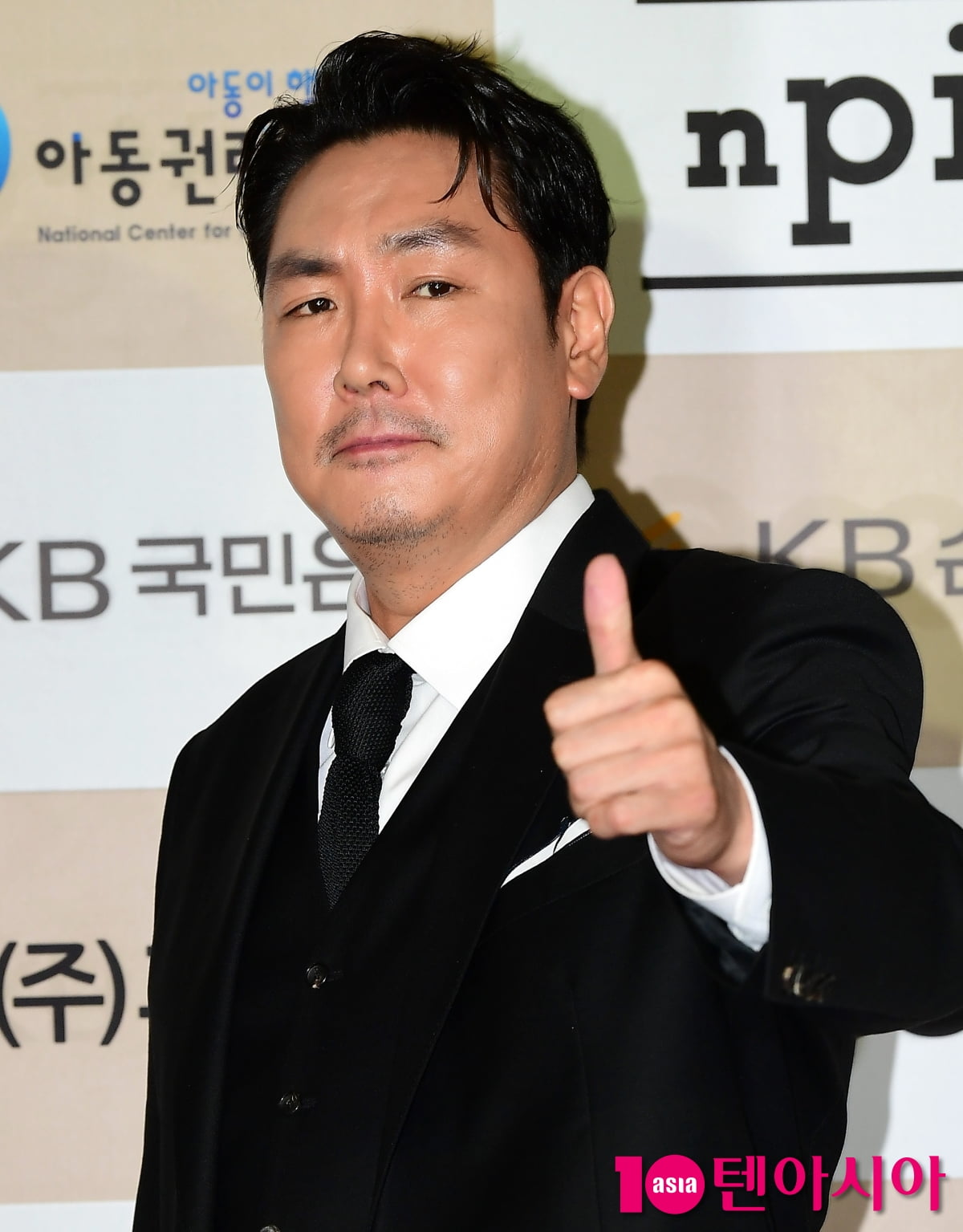 [TEN포토] 조진웅 '엄지척도 남다른 느낌'