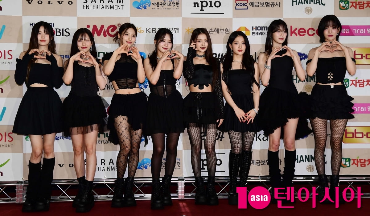 [TEN포토] 프로미스나인 '더위 날리는 하트'