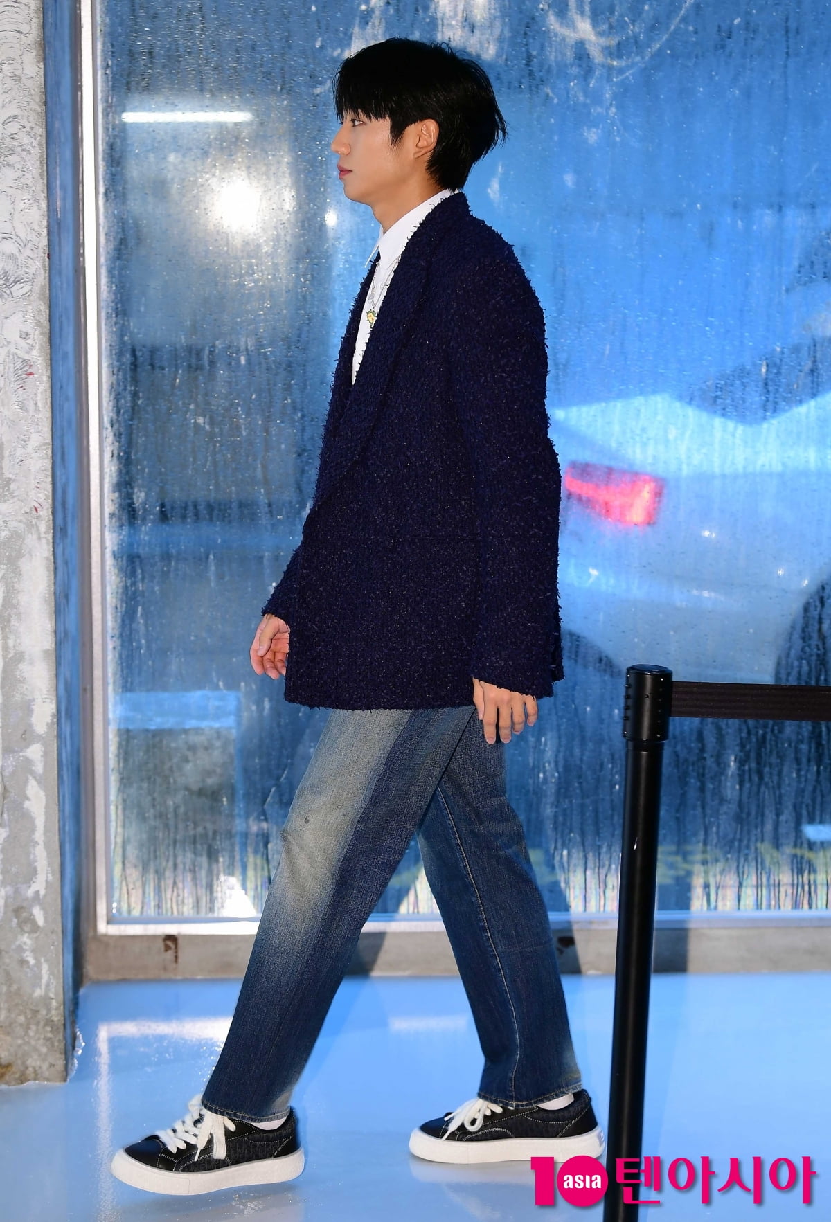 [TEN포토] 정해인 '비와 잘어울리는 남자'