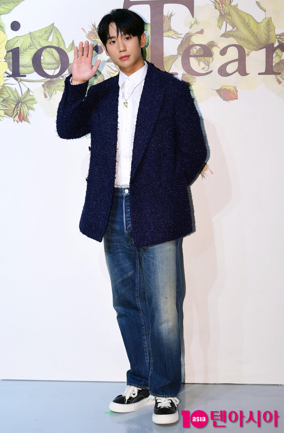 [TEN포토] 정해인 '청바지+흰티만 입어도 빛나'