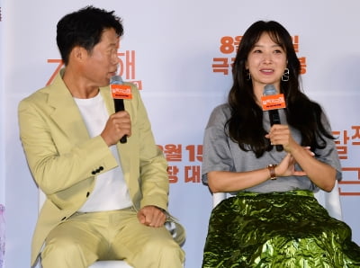 [TEN포토] 유해진-김희선 '우리가 달달한 커플'