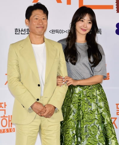[TEN포토] 유해진 '첫 코믹로맨스 상대 김희선'